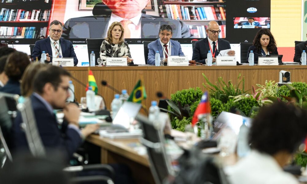 conferencia-debate-investimentos-para-erradicar-a-pobreza