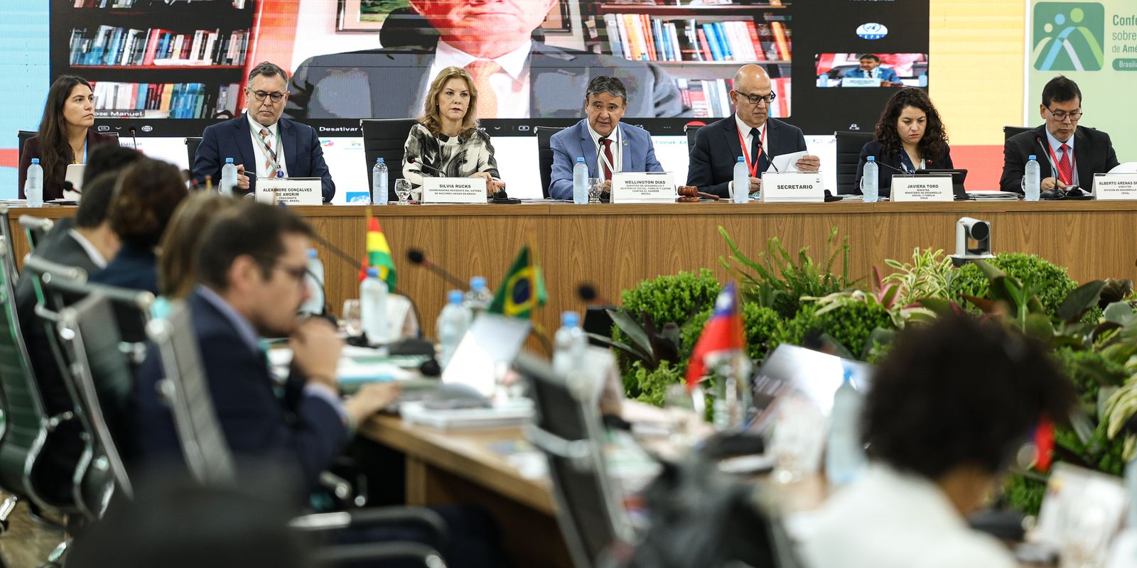 conferencia-debate-investimentos-para-erradicar-a-pobreza