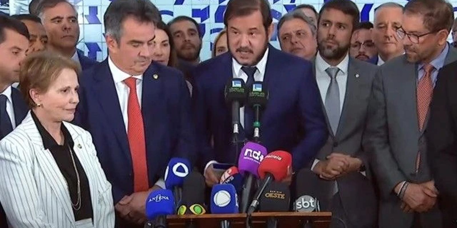 pp-e-uniao-saem-do-governo-para-herdar-voto-bolsonarista,-diz-analista