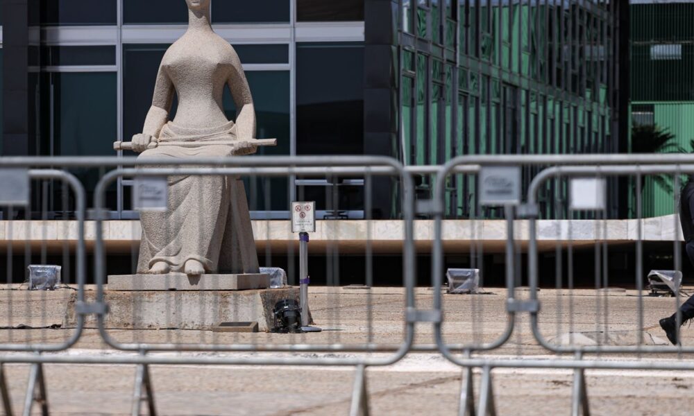 barroso-diz-que-julgamento-envolve-provas,-e-nao-disputa-politica