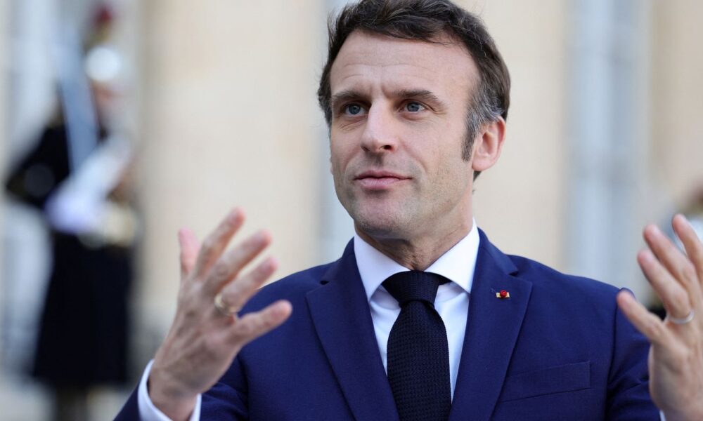 macron-busca-novo-primeiro-ministro-apos-colapso-do-governo