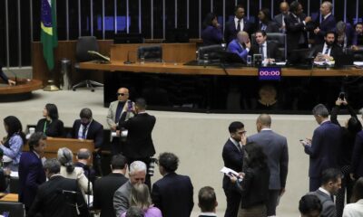 aprovada-urgencia-de-pl-que-libera-r$-1,5-bi-para-saude-e-educacao