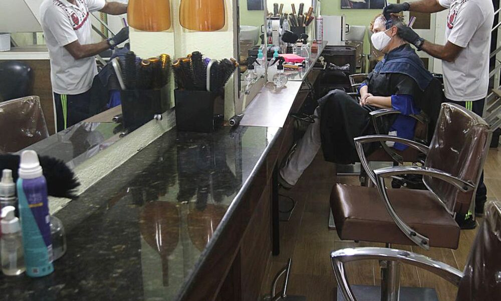 setor-de-servicos-cresce-0,3%-em-julho,-mostra-ibge