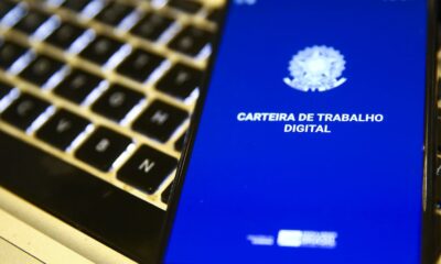 com-mercado-aquecido,-53,8%-descartam-perda-de-emprego