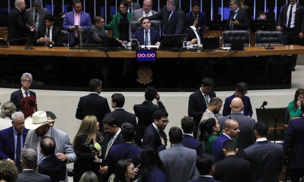 camara-aprova-texto-que-dificulta-denuncia-criminal-contra-parlamentar