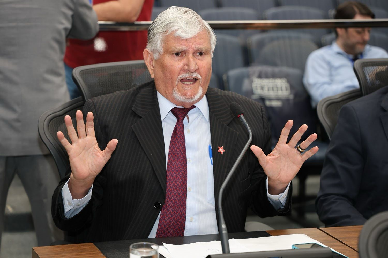 zeca-do-pt-solicita-instalacao-urgente-de-duas-lombadas-em-cruzamento-da-vila-nasser-–-folha-de-dourados-–-noticias-de-dourados-ms-e-regiao