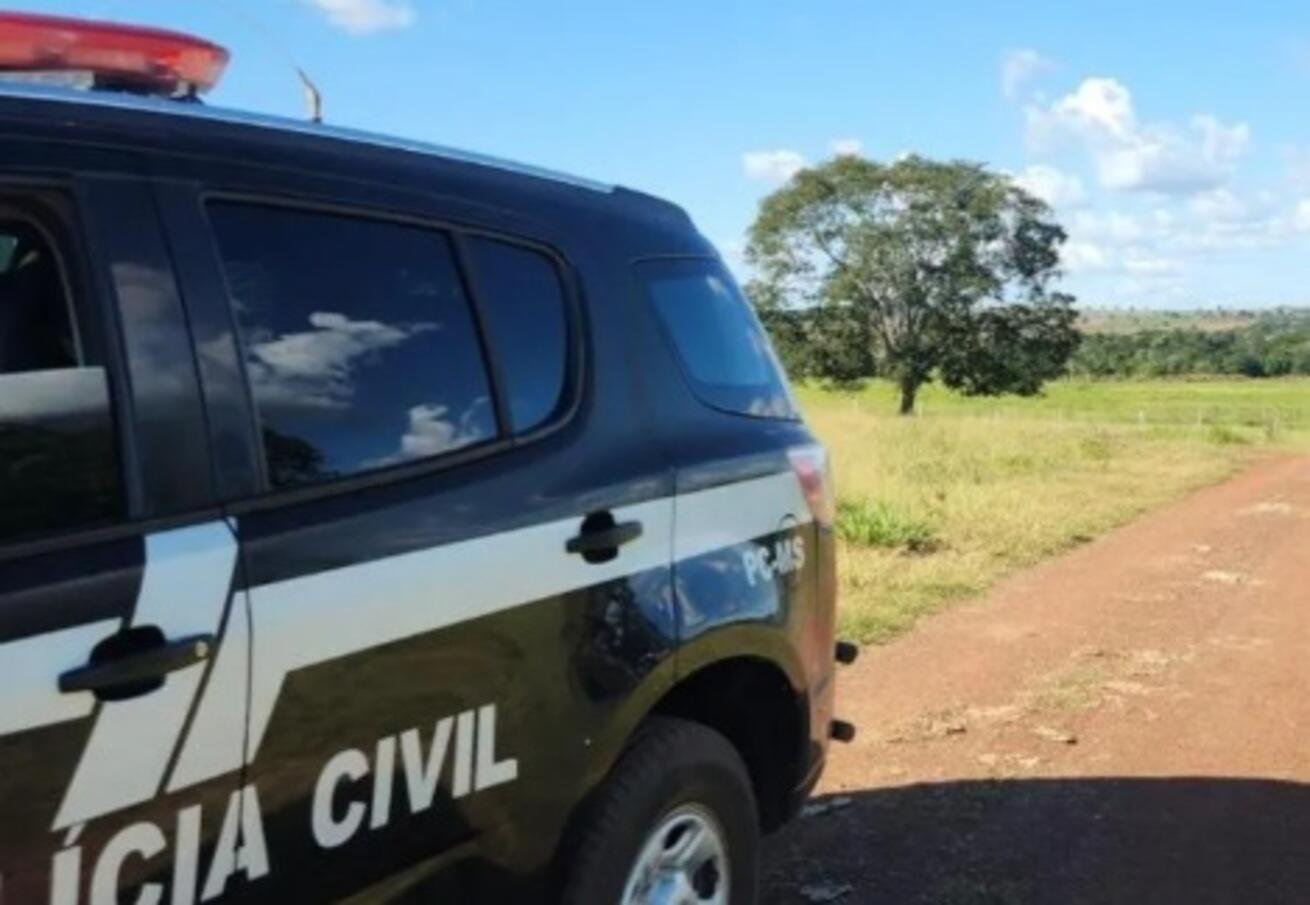 homem-morre-ao-cair-de-carro-em-movimento-em-estrada-vicinal