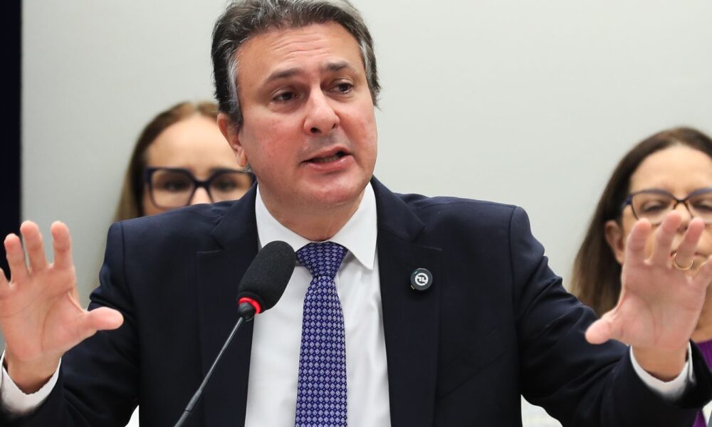 populacao-deve-cobrar-camara-sobre-pec-da-blindagem,-diz-ministro