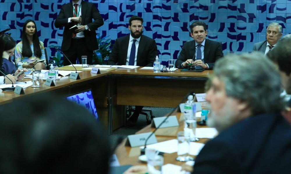 lideres-devem-avaliar-hoje-isencao-do-ir-ate-r$-5-mil,-diz-motta