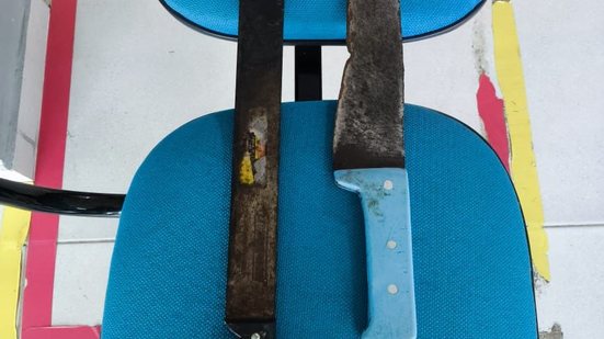 'vou-lhe-pegar'!-homem-e-preso-por-ameacar-irmao-na-porta-de-casa-com-facao-–-folha-de-dourados-–-noticias-de-dourados-ms-e-regiao