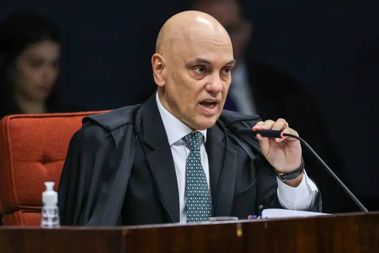 moraes-solicita-a-pgr-manifestacao-sobre-pedido-de-prisao-de-eduardo-bolsonaro
