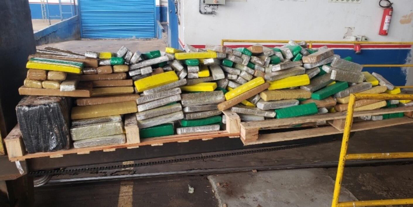 policia-incinera-mais-de-duas-toneladas-de-drogas-em-itaquirai