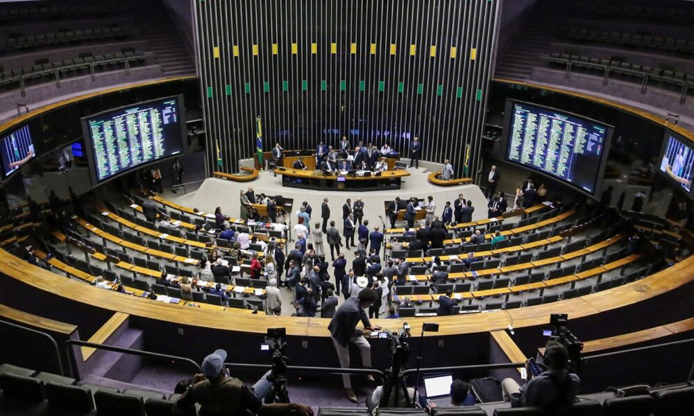 camara-aprova-urgencias-para-votacao-de-projetos-com-foco-em-educacao