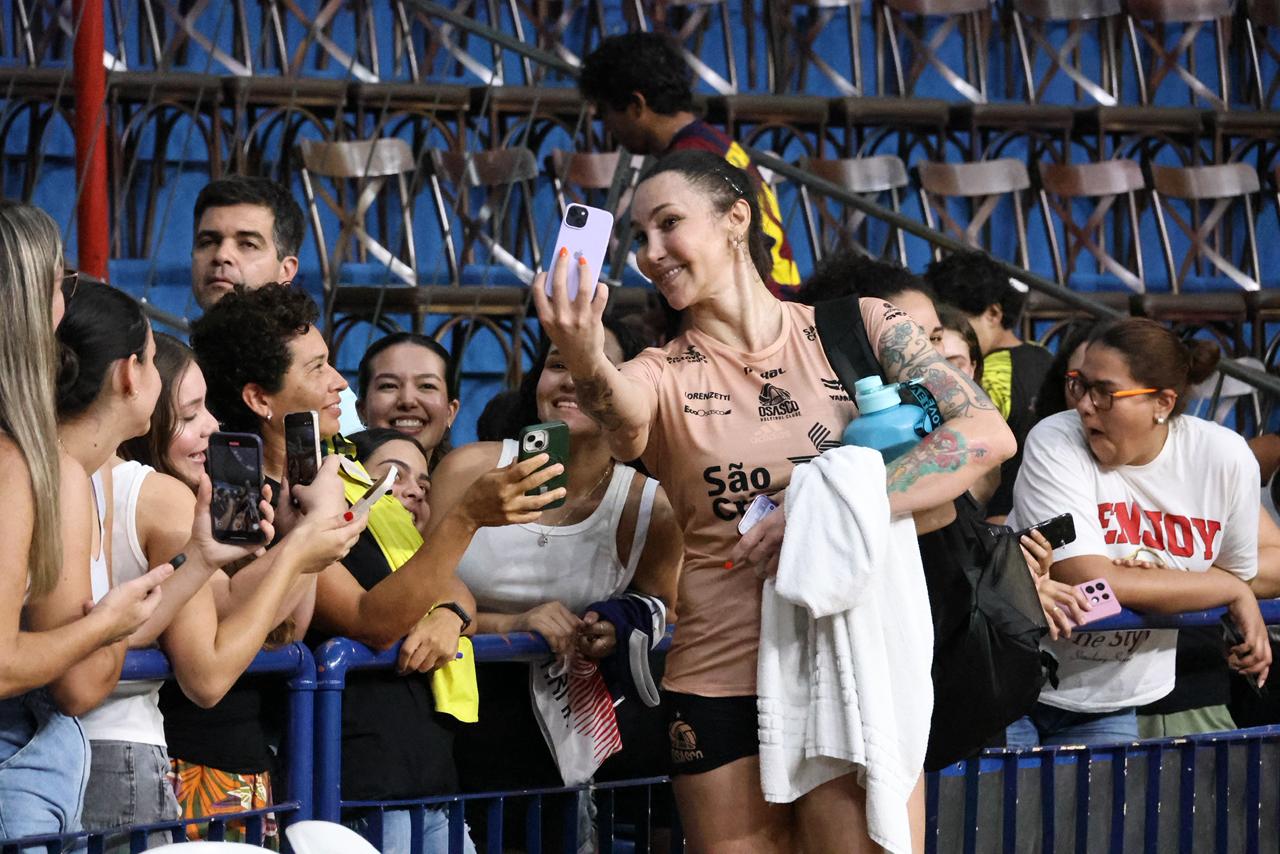 treino-aberto-de-equipes-da-supercopa-de-volei-da-oportunidade-para-torcedores-que-nao-poderao-assistir-os-jogos