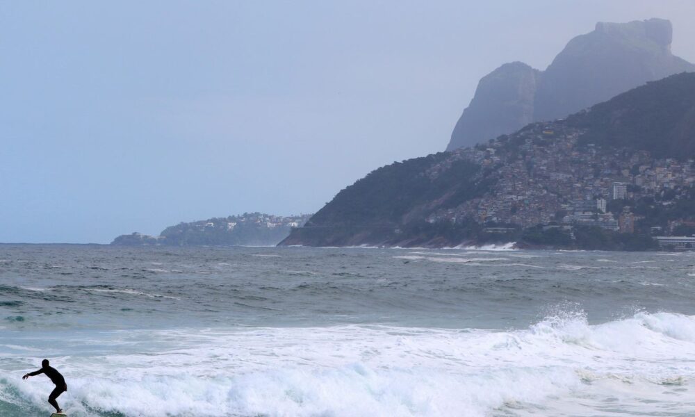 fim-de-semana-no-rio-tera-mar-de-ressaca-e-frente-fria