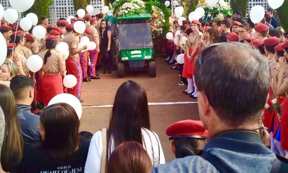 enterro-de-jovem-esfaqueado-no-df-e-marcado-por-pedido-de-justica