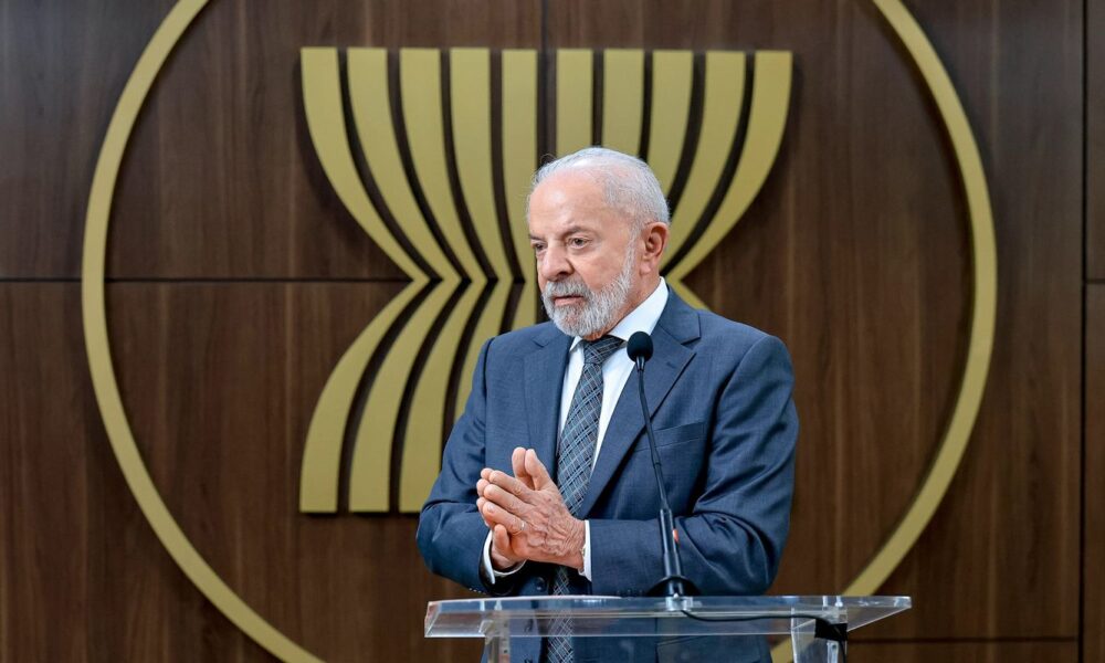 lula-quer-discutir-com-trump-punicao-dada-a-ministros-do-stf