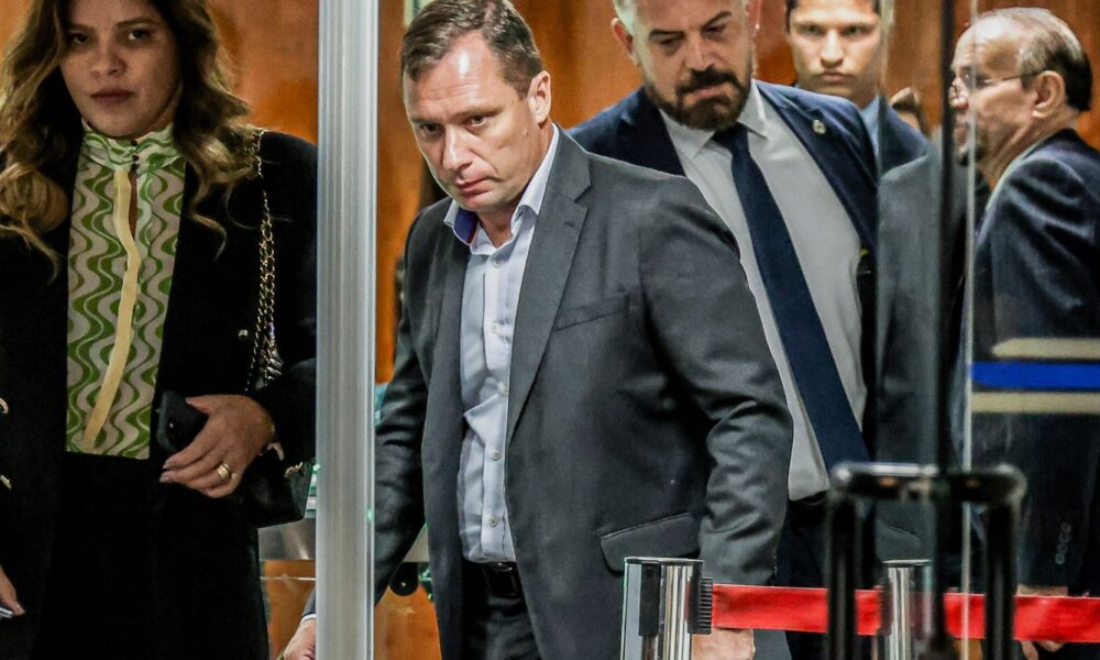 trama-golpista:-defesa-de-mauro-cid-pede-ao-stf-extincao-da-pena