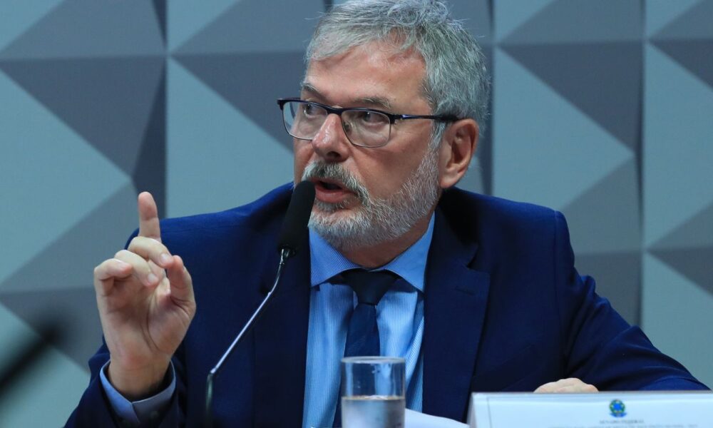 ex-diretor-do-inss-nega-vinculo-politico-em-depoimento-a-cpi
