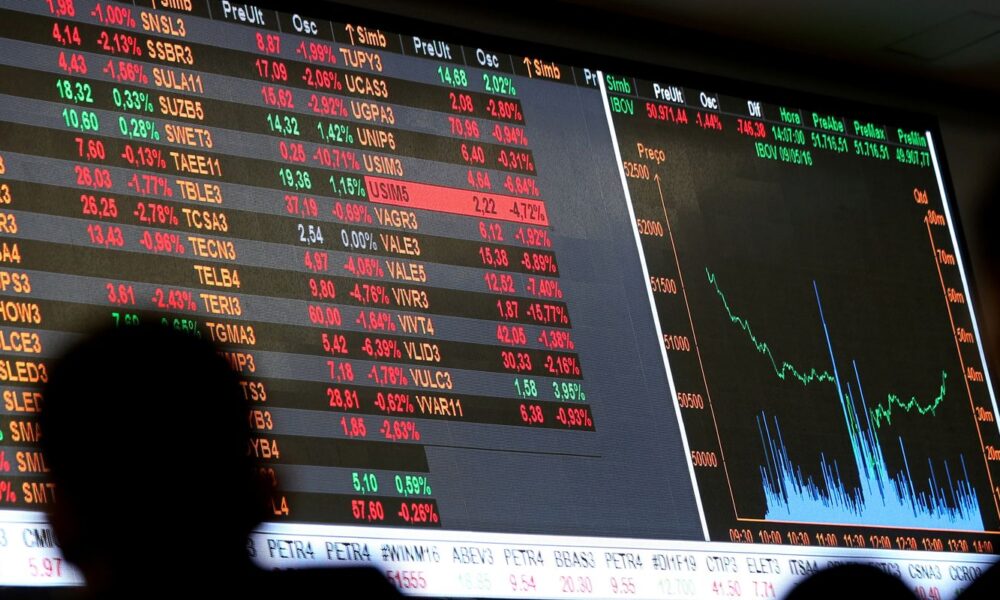 bolsa-volta-a-bater-recorde-e-dolar-cai-para-r$-5,36