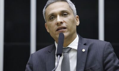 moraes-suspende-acao-penal-contra-deputado-gustavo-gayer