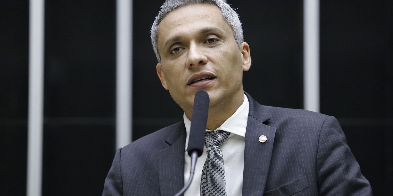moraes-suspende-acao-penal-contra-deputado-gustavo-gayer