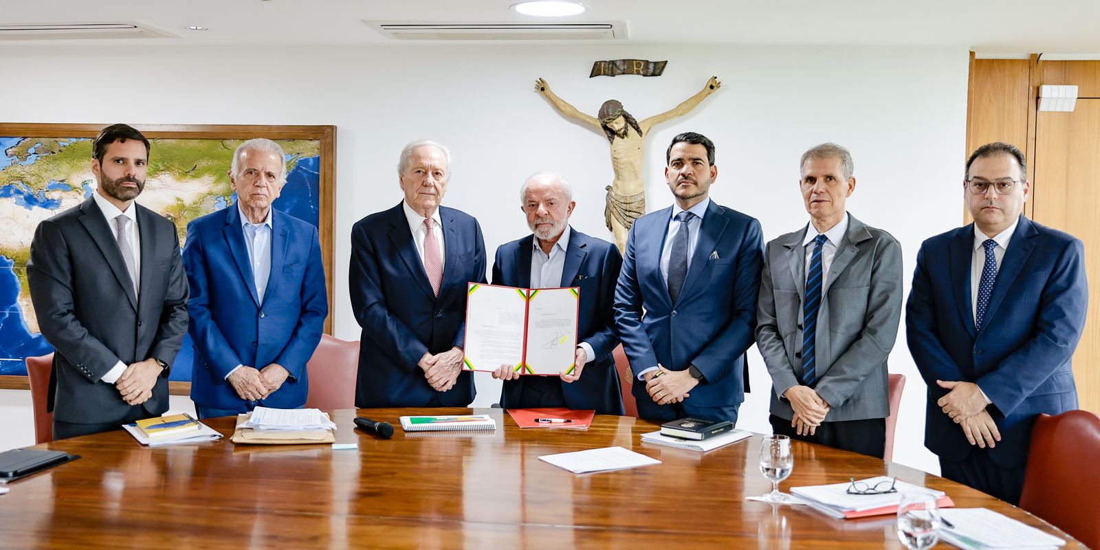 lula-assina-projeto-de-lei-antifaccao-e-envia-ao-congresso