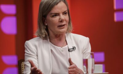 gleisi-diz-que-politicos-de-direita-querem-eua-intervindo-no-brasil