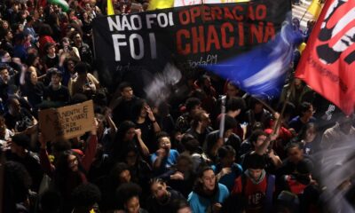 em-atos,-movimento-negro-pede-investigacao-independente-de-acao-no-rio