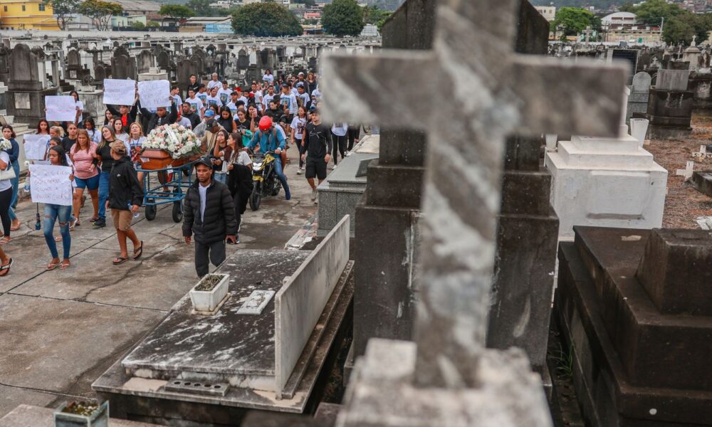 pt,-psol-e-pcdob-pedem-ao-stf-acesso-de-familiares-a-pericia-de-corpos