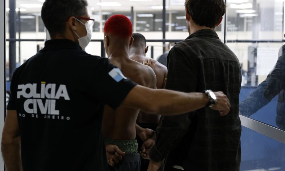 policiais-civis-do-rj-cobram-adicional-de-100%-sobre-pensao-por-morte