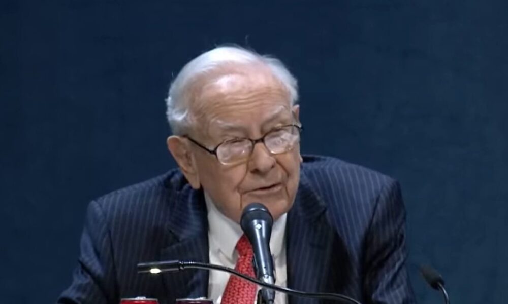 buffett-pode-ter-vendido-mais-acoes-da-apple,-indica-balanco-da-berkshire