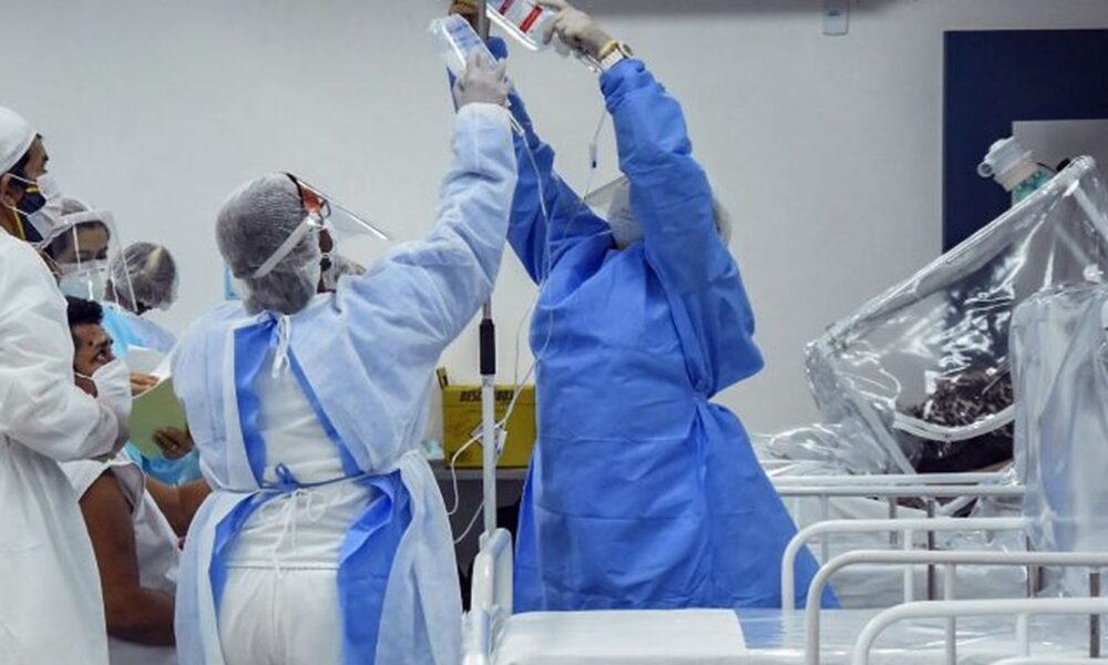 enfermagem:-setor-publico-concentra-61,9%-dos-vinculos-profissionais