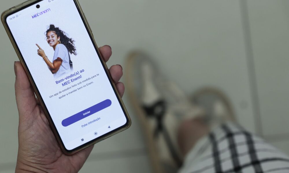 participantes-do-enem-podem-estudar-por-aplicativo-do-mec