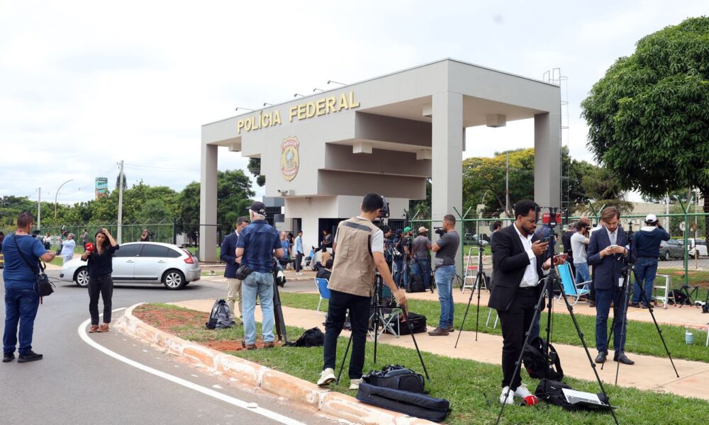 imprensa-mundial-noticia-a-prisao-do-ex-presidente-jair-bolsonaro