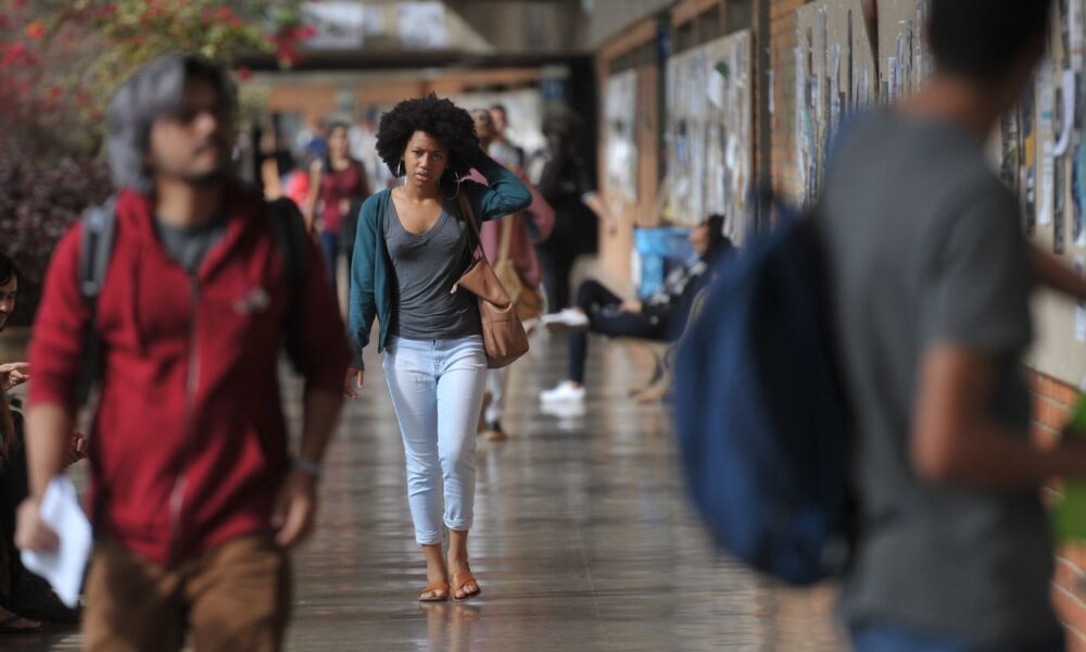 concluintes-de-cursos-de-tecnologia-fazem-enade-2025-neste-domingo