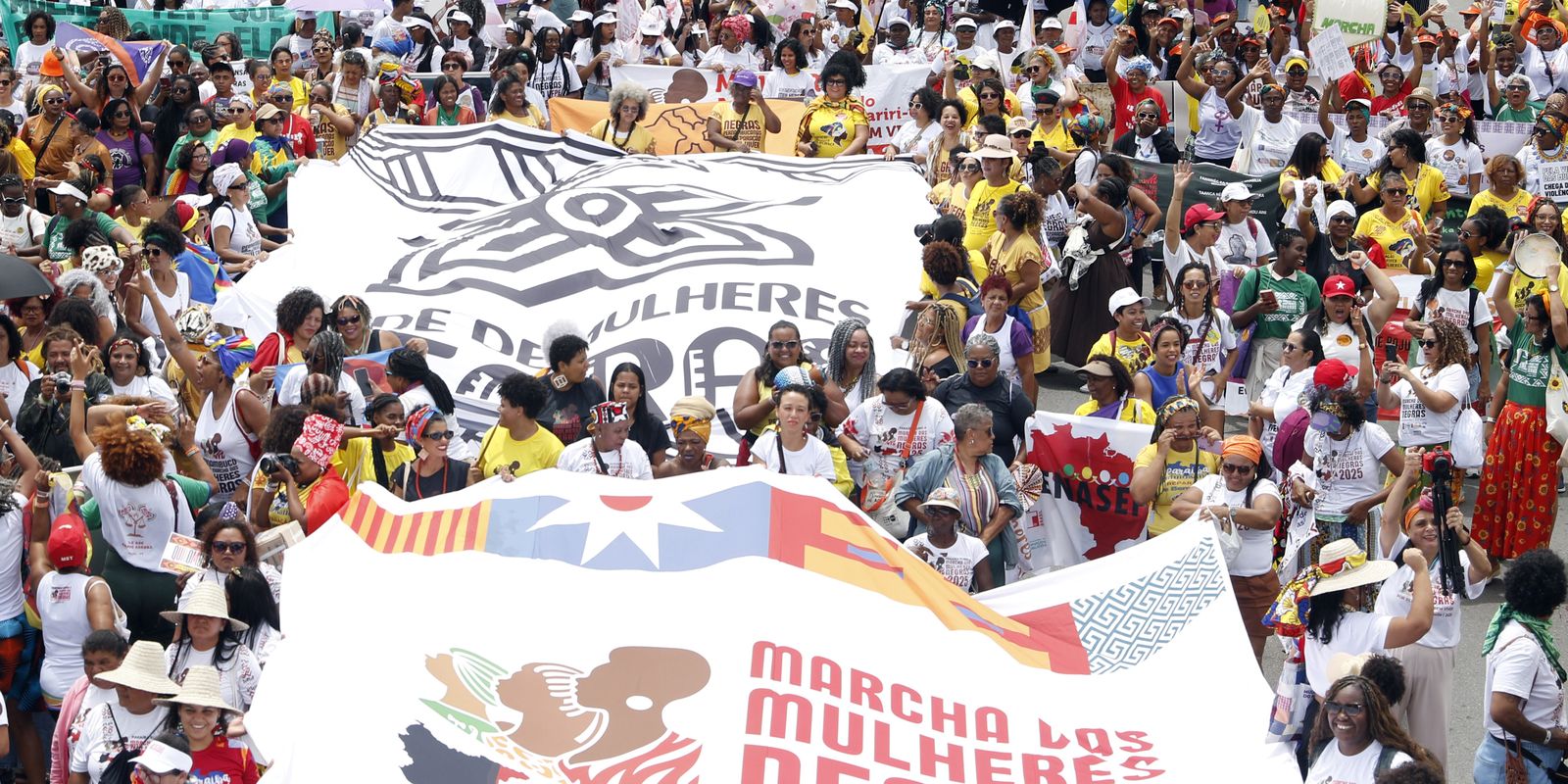 com-cerca-de-300-mil-pessoas,-marcha-das-mulheres-negras-toma-brasilia