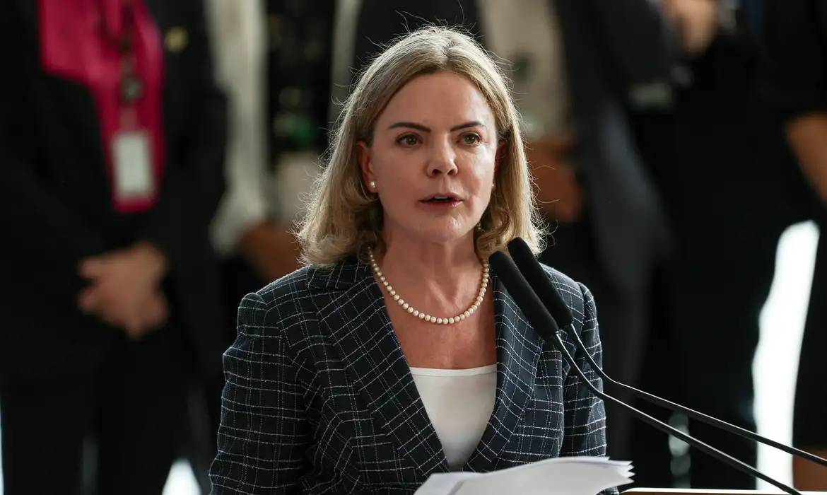 gleisi-rebate-alcolumbre-e-nega-“fisiologismo”-em-relacao-entre-governo-e-senado