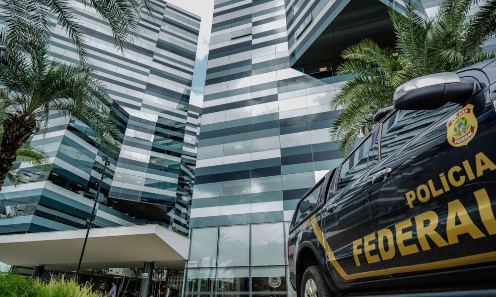 anderson-torres-e-ramagem-sao-demitidos-da-pf-apos-condenacao