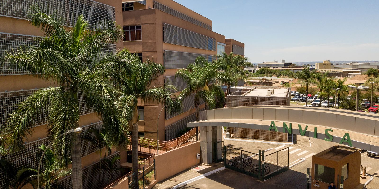 anvisa-determina-suspensao-de-tonico-capilar-e-apreensao-de-cosmeticos