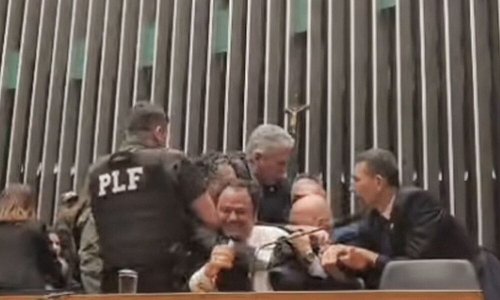 entidades-condenam-retirada-da-imprensa-na-camara