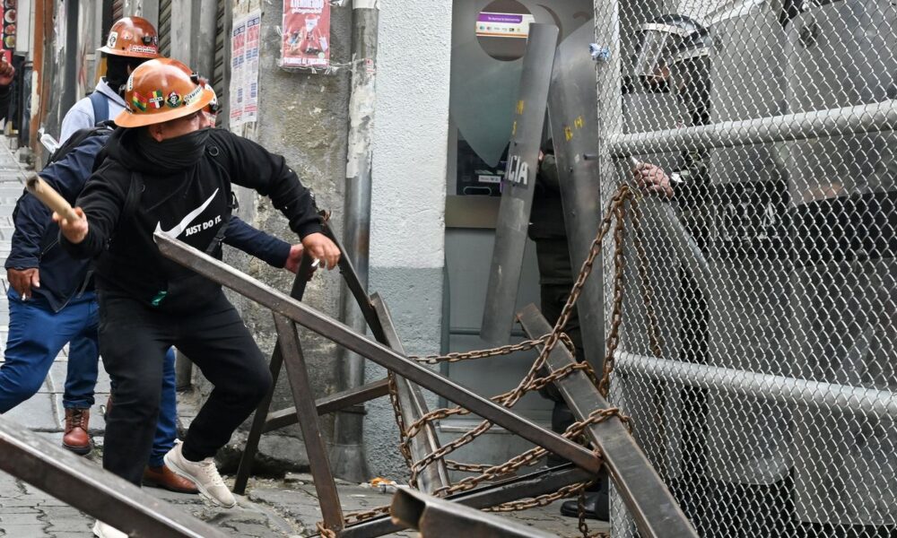 bolivia:-protestos-desafiam-governo-apos-aumento-de-combustiveis