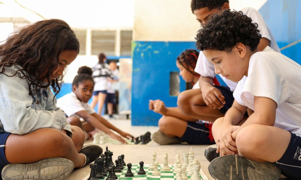 mec-fara-pesquisa-sobre-impacto-da-restricao-de-celular-nas-escolas
