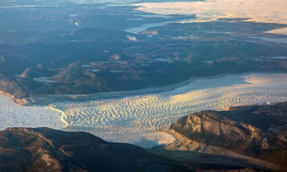 trump-quer-tarifar-paises-europeus-contrarios-a-compra-da-groenlandia