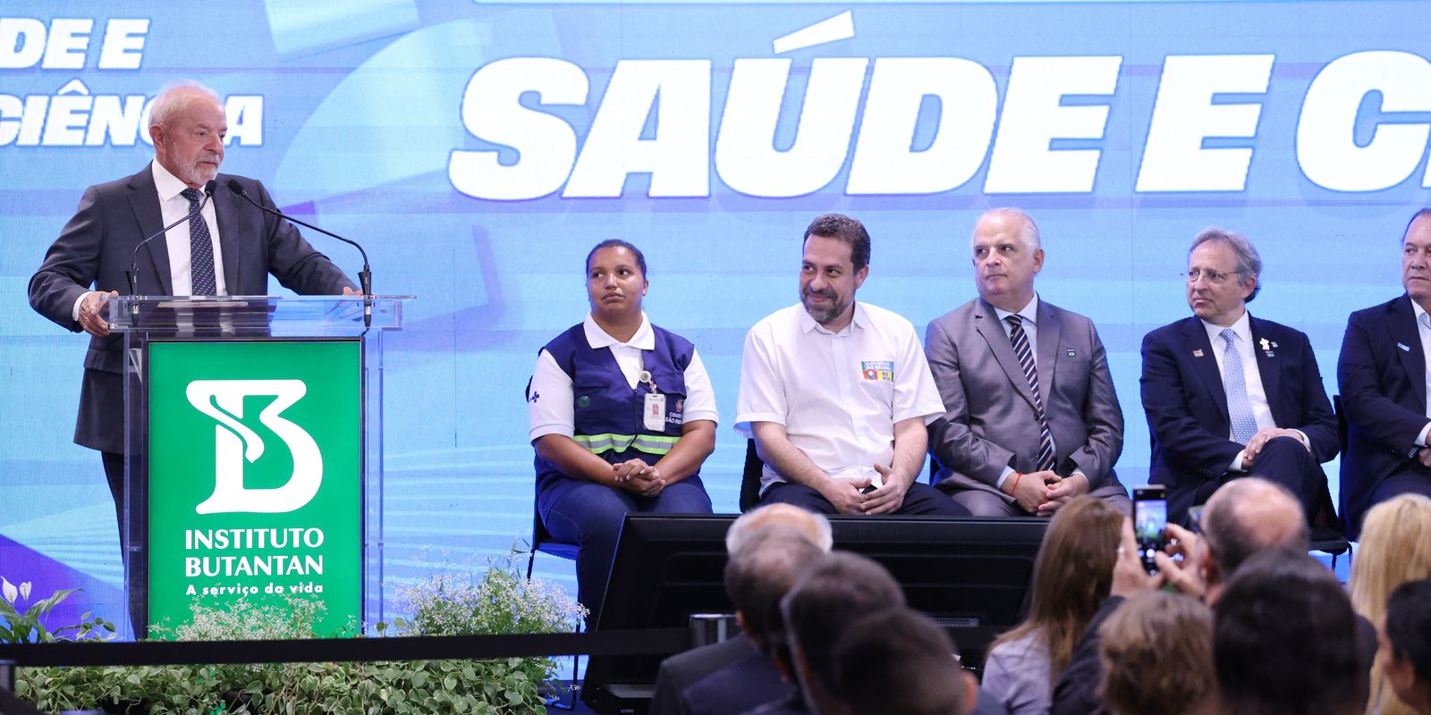 equipes-do-sus-comecam-a-receber-vacina-do-butantan-contra-a-dengue