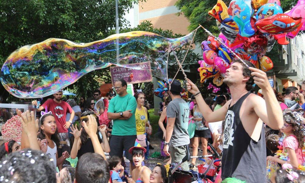 carnaval:-pais-nao-devem-postar-imagens-de-criancas,-diz-pesquisador