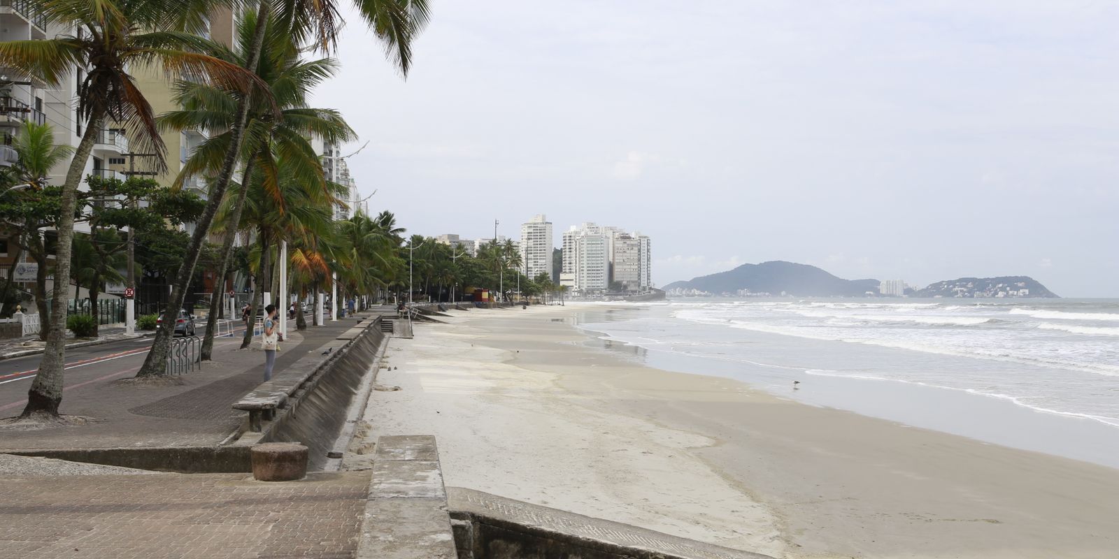 carnaval:-bombeiros-salvam-348-vitimas-de-afogamento-no-litoral-de-sp