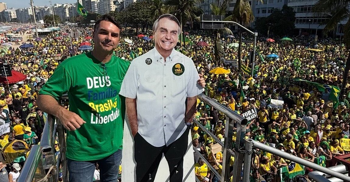 com-flavio,-direita-faz-ato-na-paulista-contra-lula-e-stf-por-caso-master