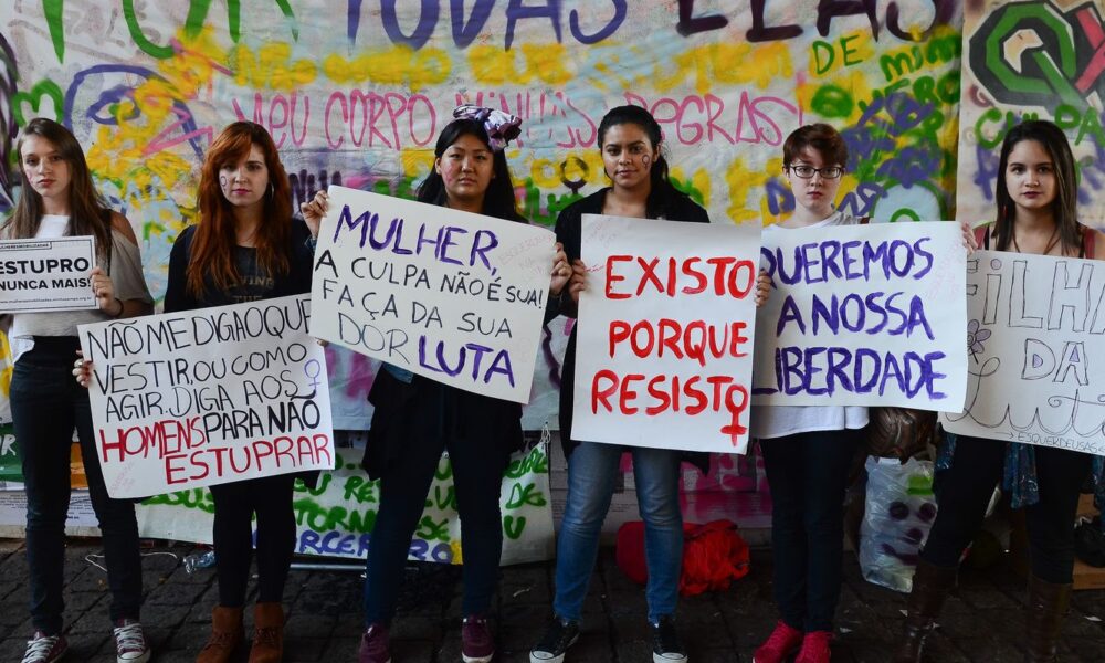 cresce-percentual-de-mulheres-que-relatam-medo-de-ser-estupradas