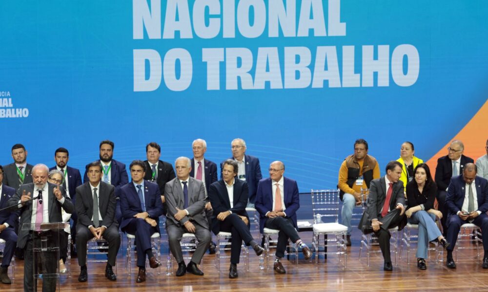 fim-do-6×1:-lula-propoe-negociacao-entre-patroes,-empregados-e-governo